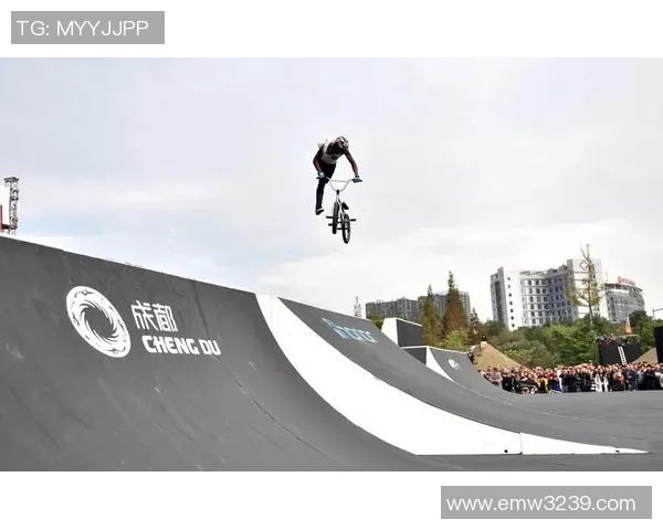 成都街舞队勇闯极限运动会展现青春风采与逆袭精神 成都街舞队勇闯极限运动会展现青春风采与逆袭精神