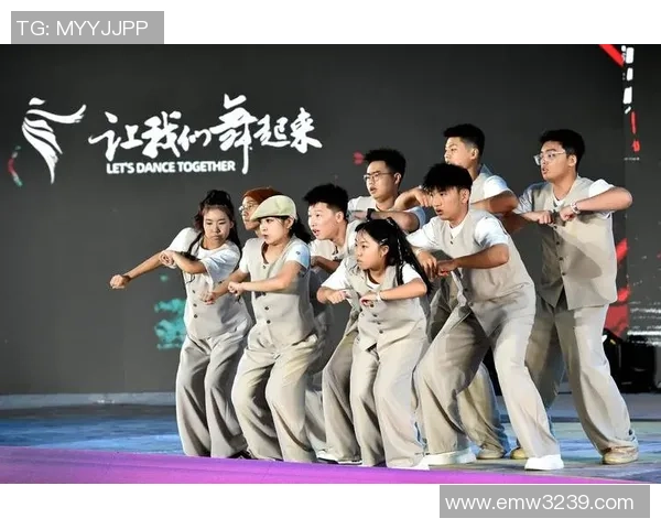 深圳街舞队的默契配合与街舞文化的深度融合探讨 深圳街舞队的默契配合与街舞文化的深度融合探讨